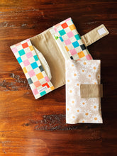 Load image into Gallery viewer, Neutral Daisy Diaper Clutch
